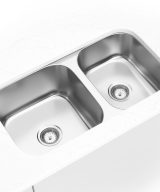 MSI Undermount Stainless Steel 32 1/8 in x 18 in Double Bowl